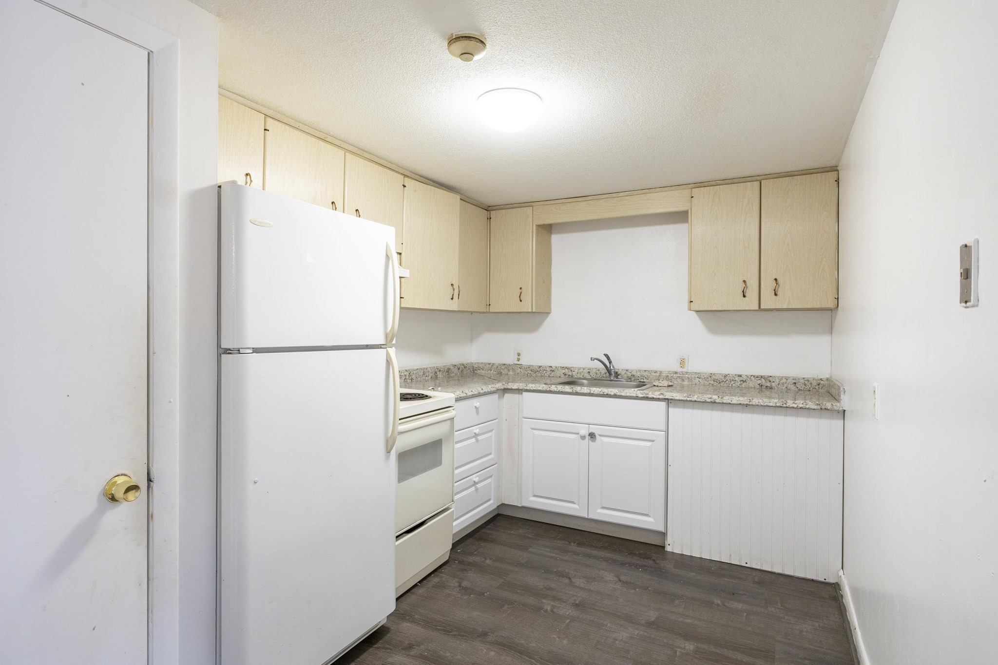 50 E Main St Property Photo 17