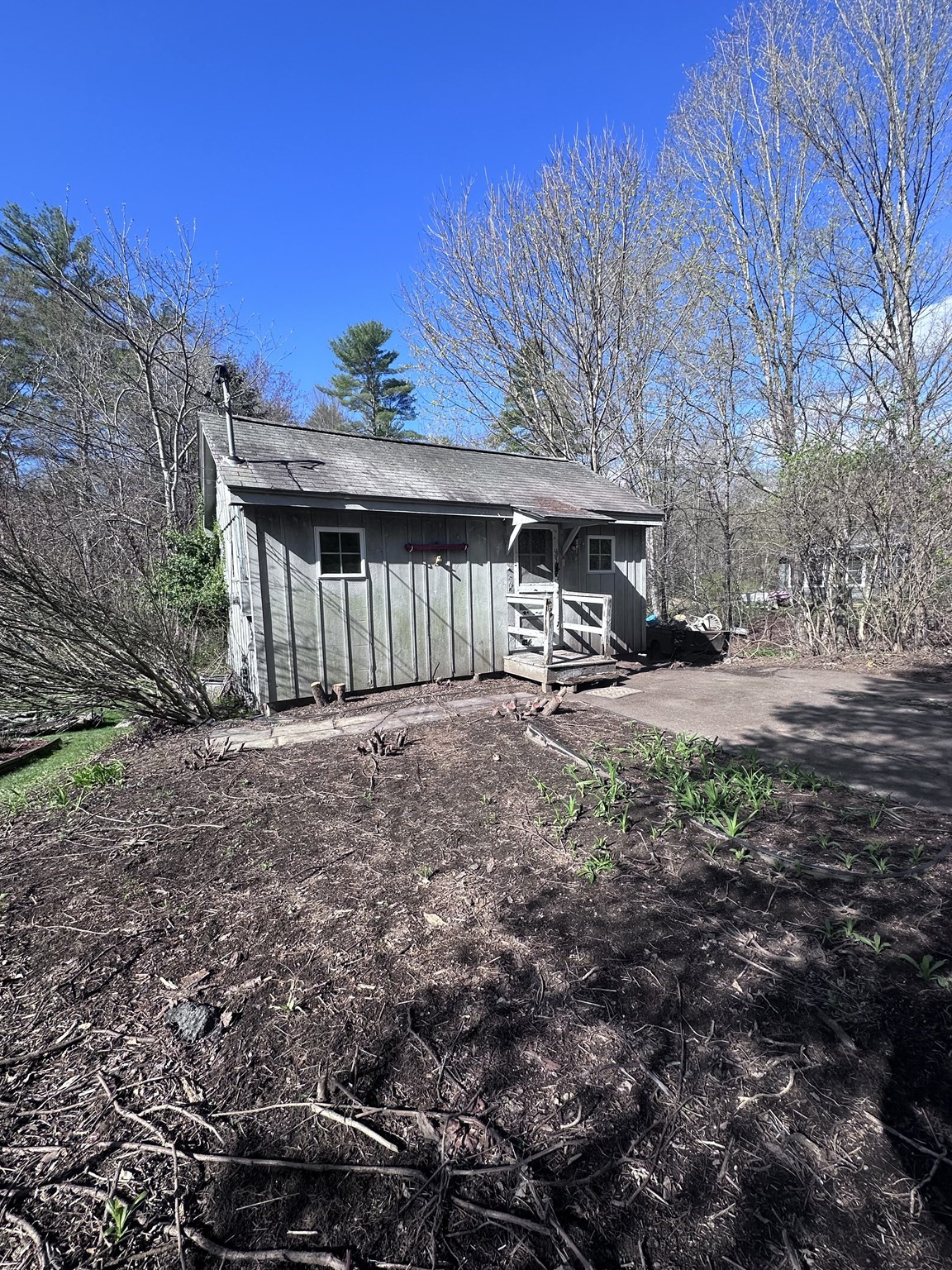 404 Sylvester Rd Property Photo 6
