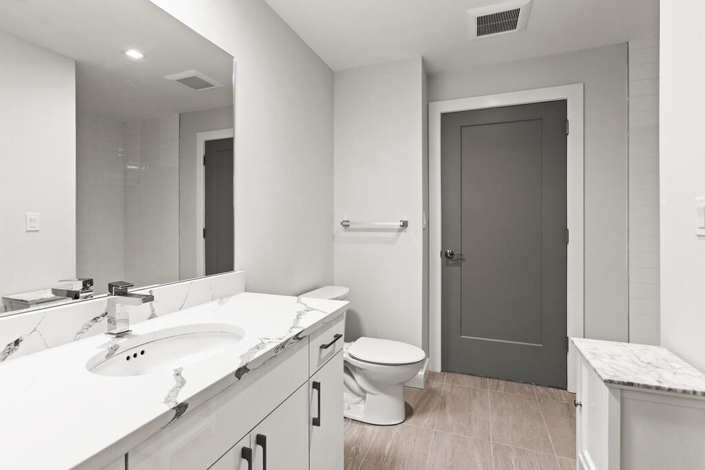 30 Collins Avenue # 000 Property Photo 28