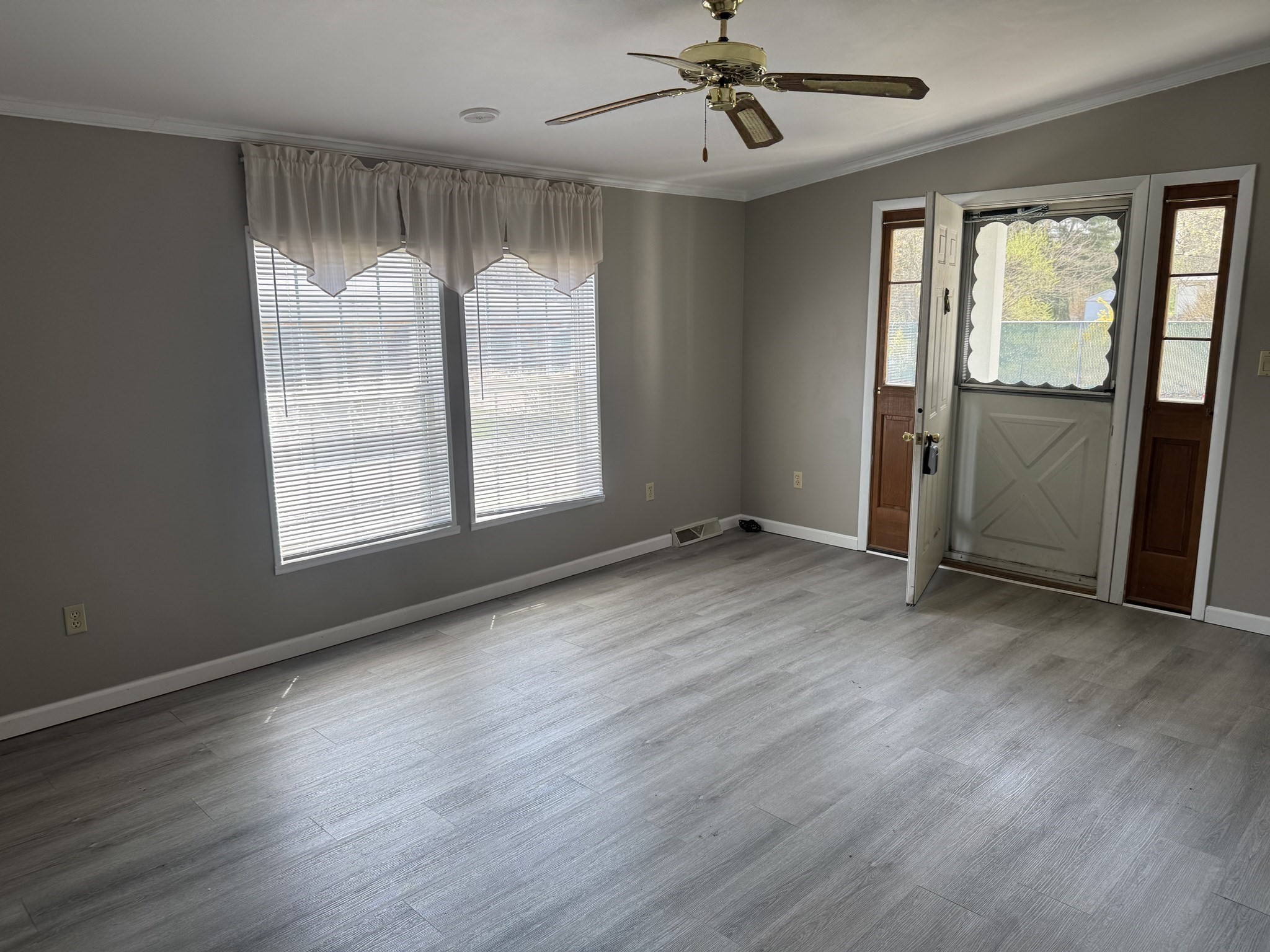 3 Round Table Rd Property Photo 4