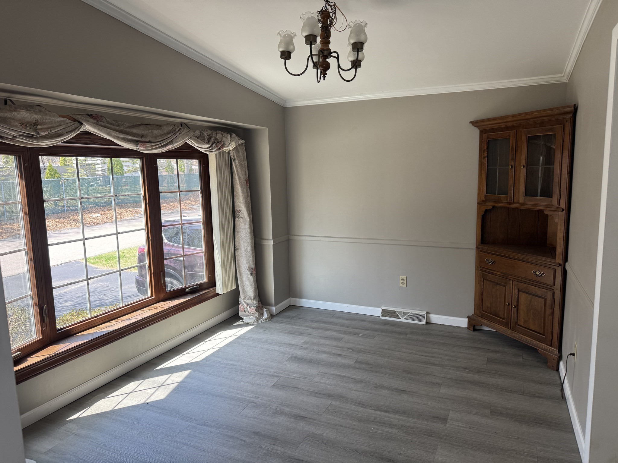 3 Round Table Rd Property Photo 6