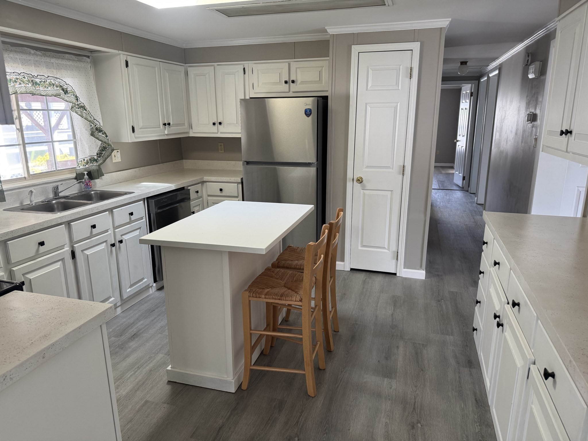 3 Round Table Rd Property Photo 7
