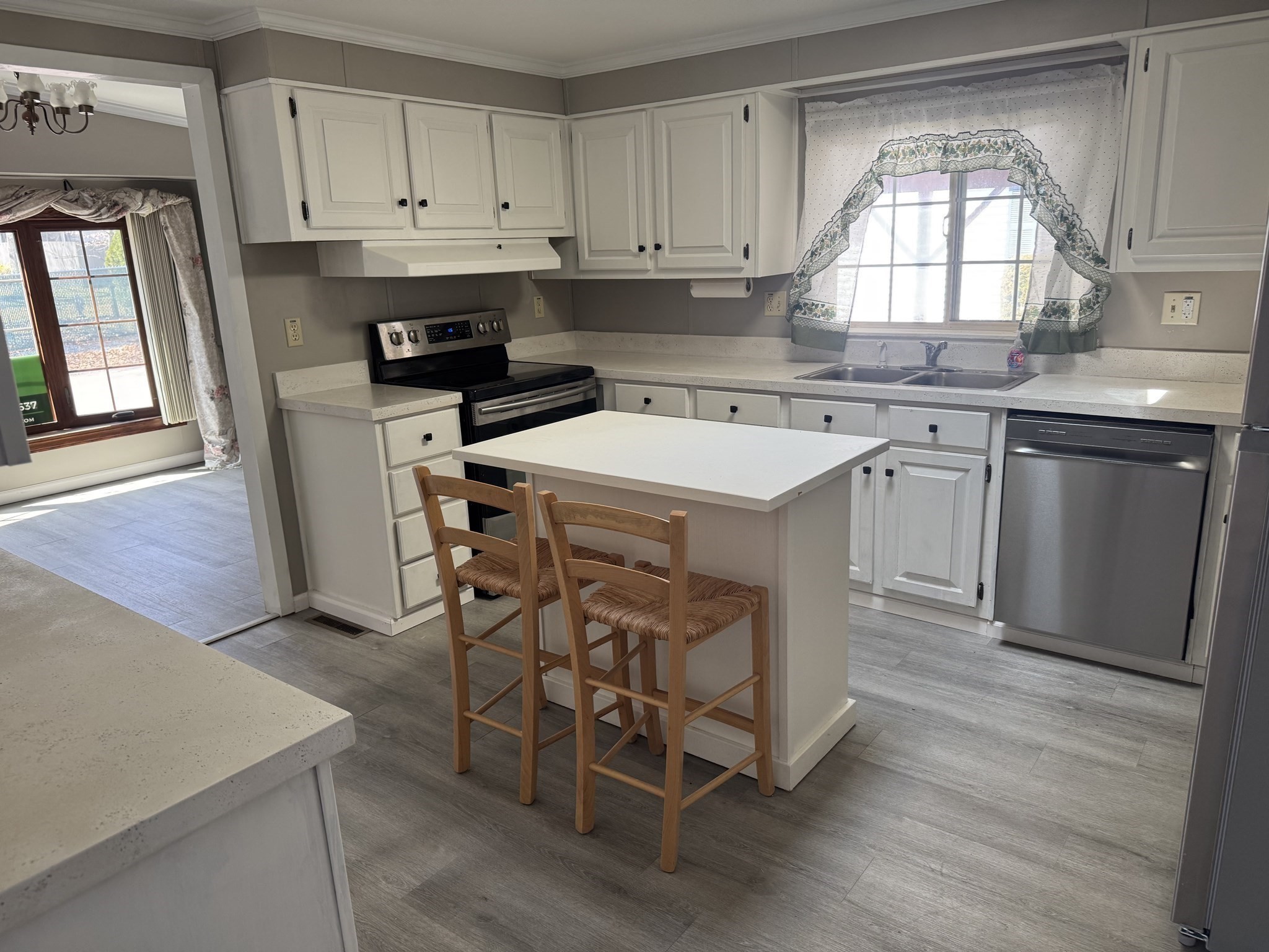 3 Round Table Rd Property Photo 8
