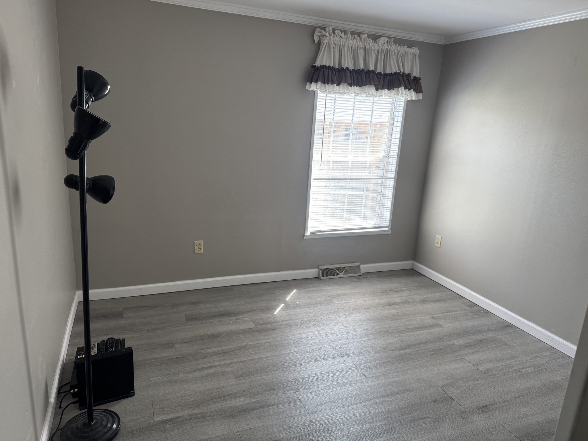 3 Round Table Rd Property Photo 11