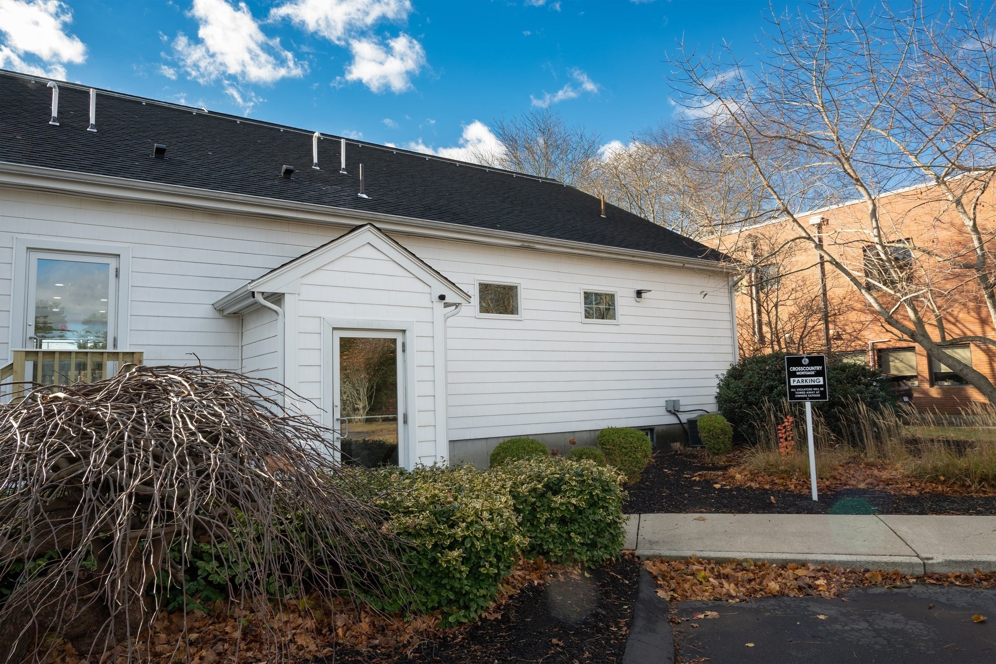 988 Plain St Property Photo 12