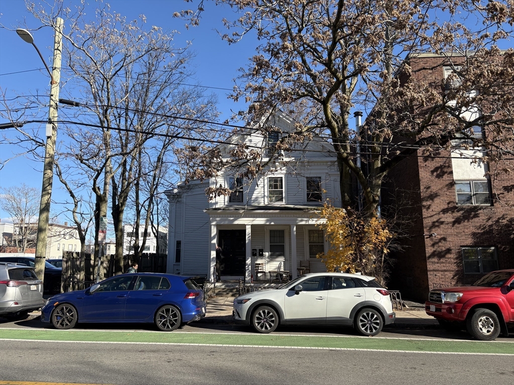 33 Beacon St Property Photo 1