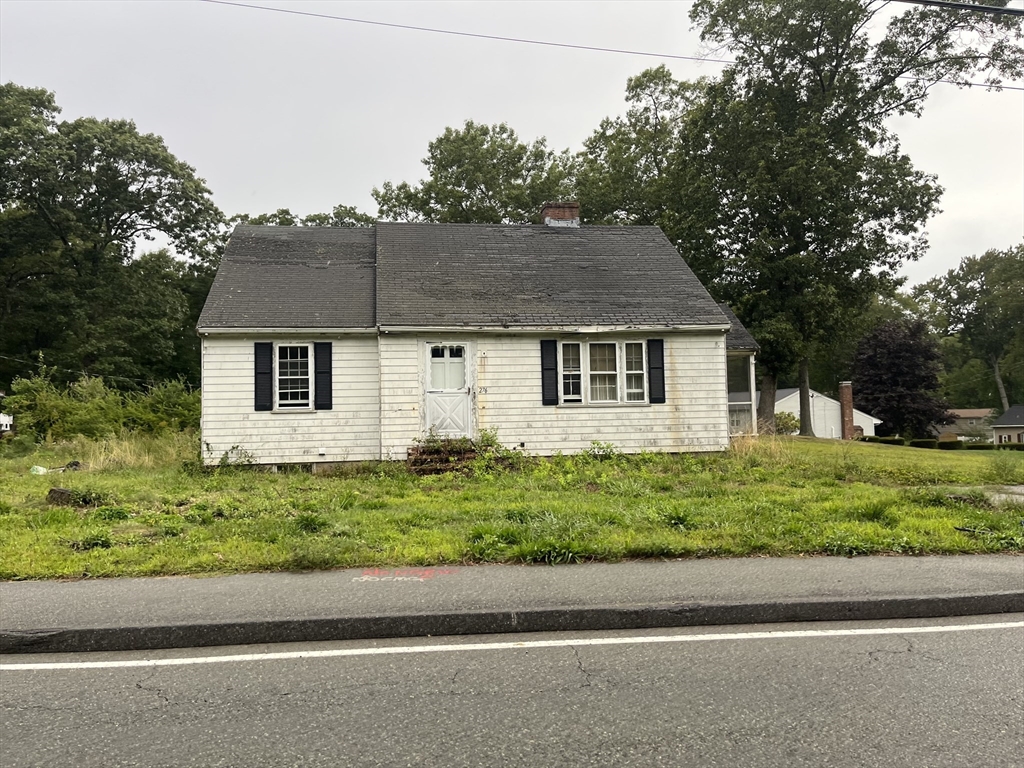276 Center St Property Photo 1