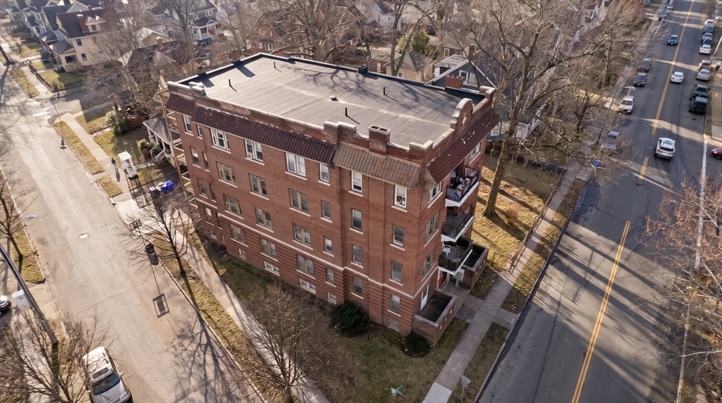 228 Belmont Ave Property Photo 4