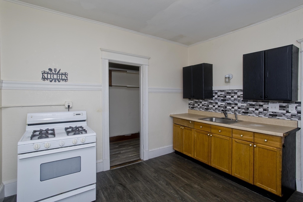 228 Belmont Ave Property Photo 16