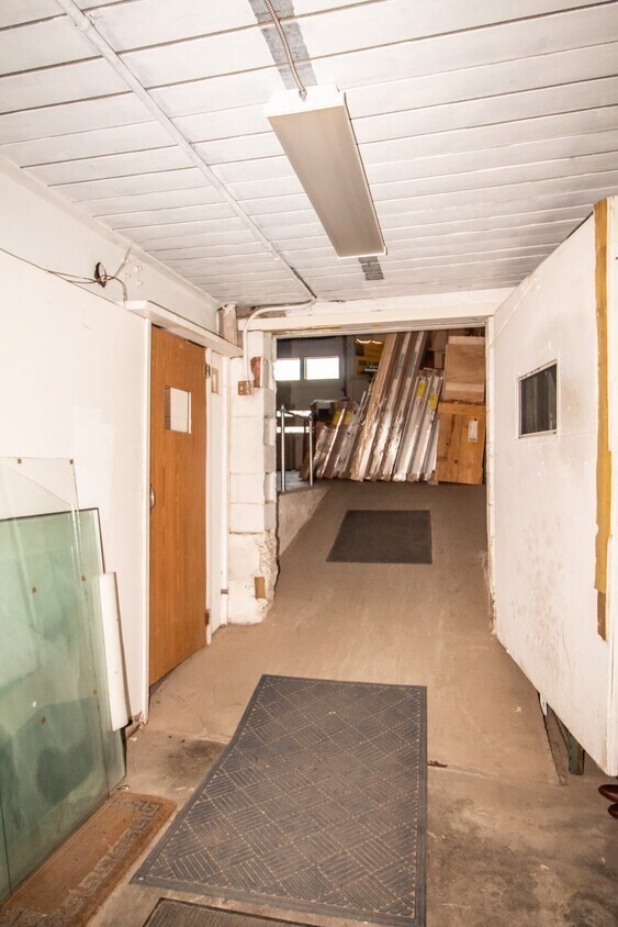 1150-1152 Main St Property Photo 17