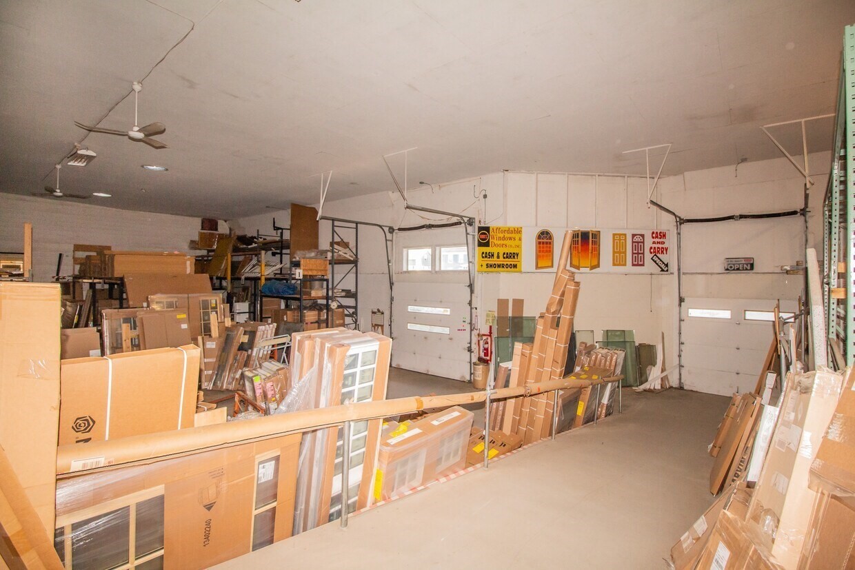 1150-1152 Main St Property Photo 18