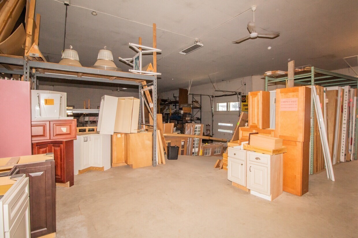 1150-1152 Main St Property Photo 19
