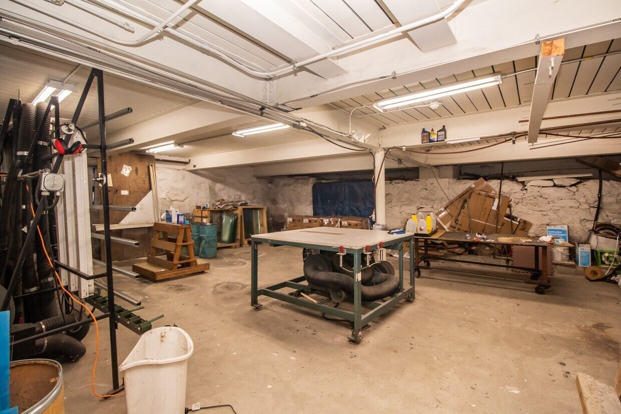 1150-1152 Main St Property Photo 22