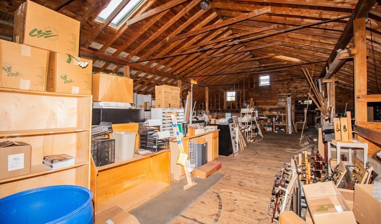 1150-1152 Main St Property Photo 26