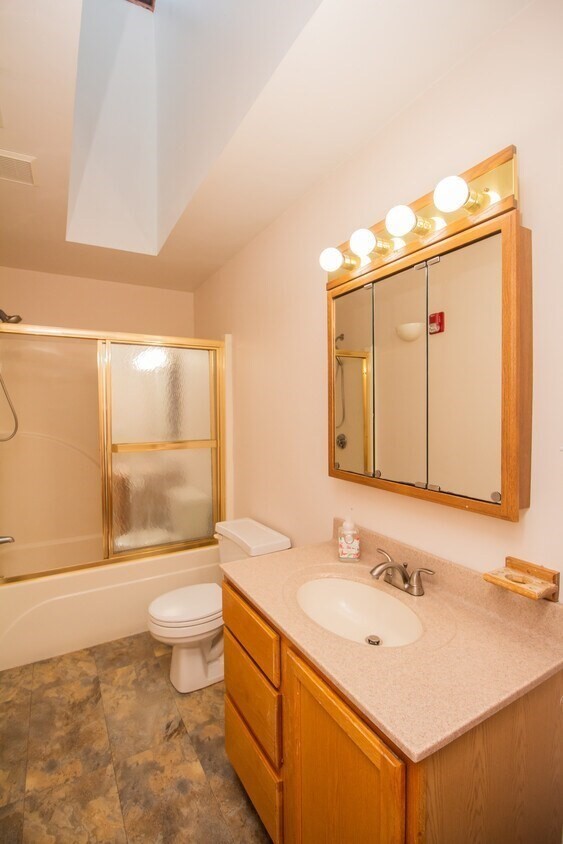1150-1152 Main St Property Photo 30