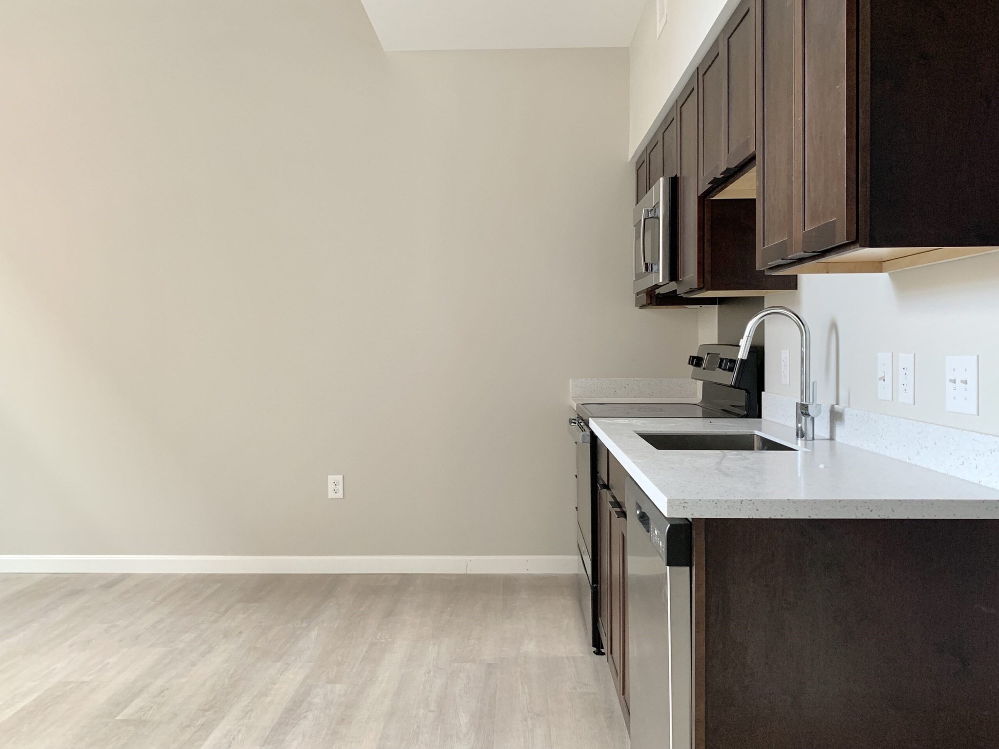 6 Chatham Street # 103 Property Photo 1