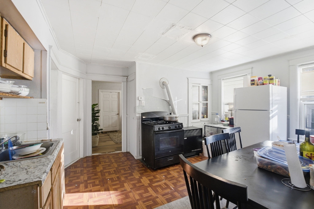 74 Esther St Property Photo 11