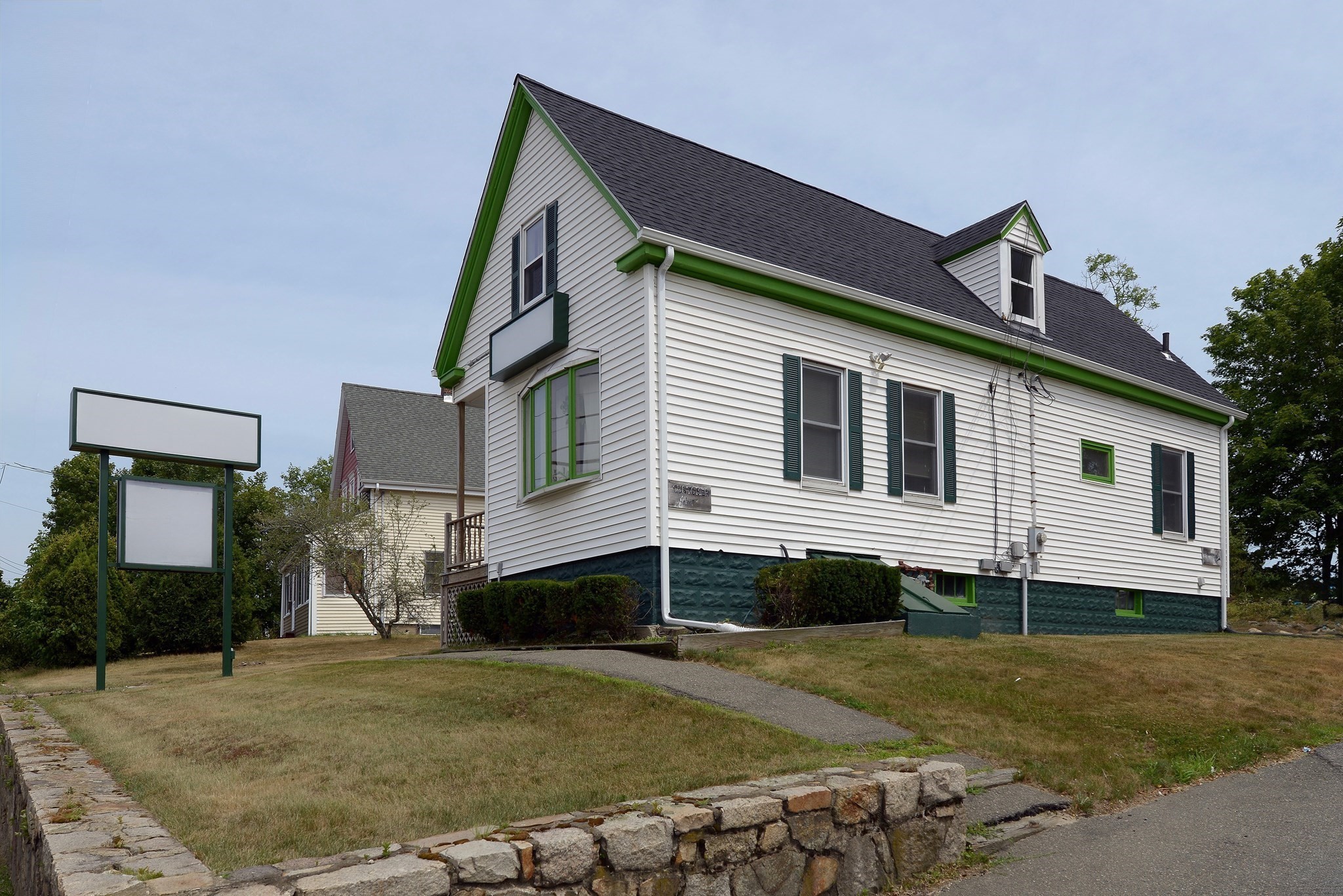 140 Brockton Ave Property Photo 3