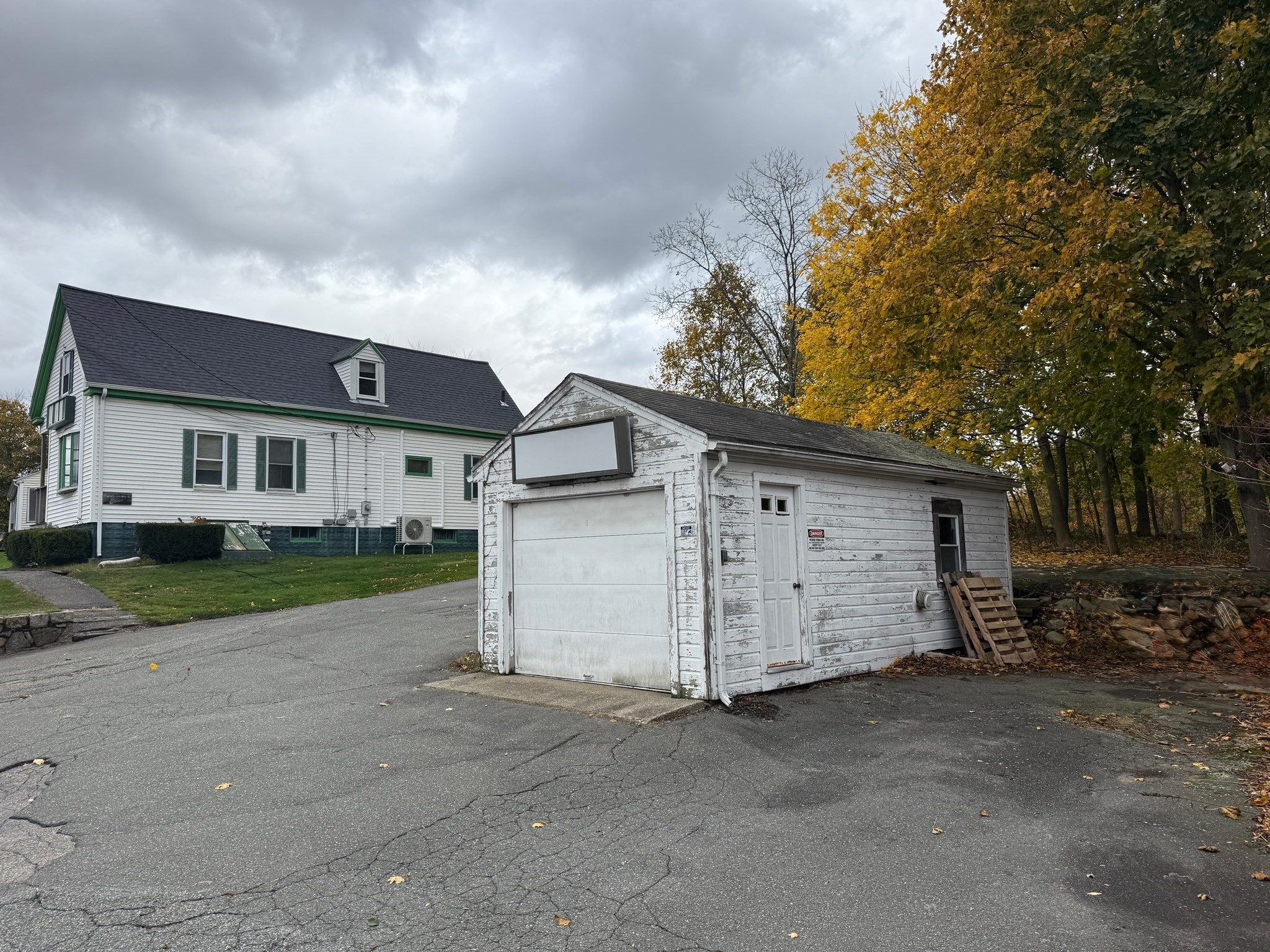 140 Brockton Ave Property Photo 4