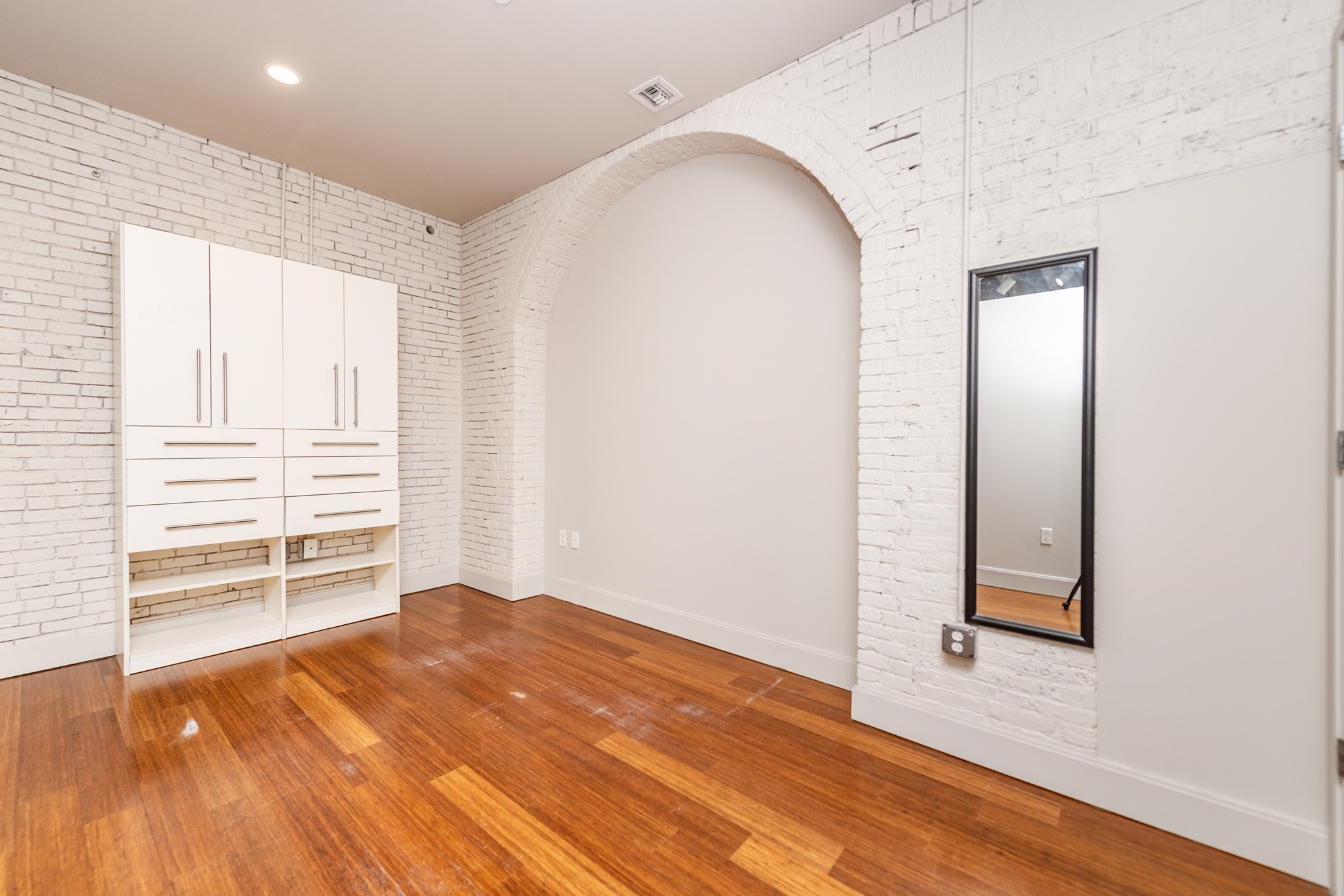 33 Third Avenue Property Photo 5
