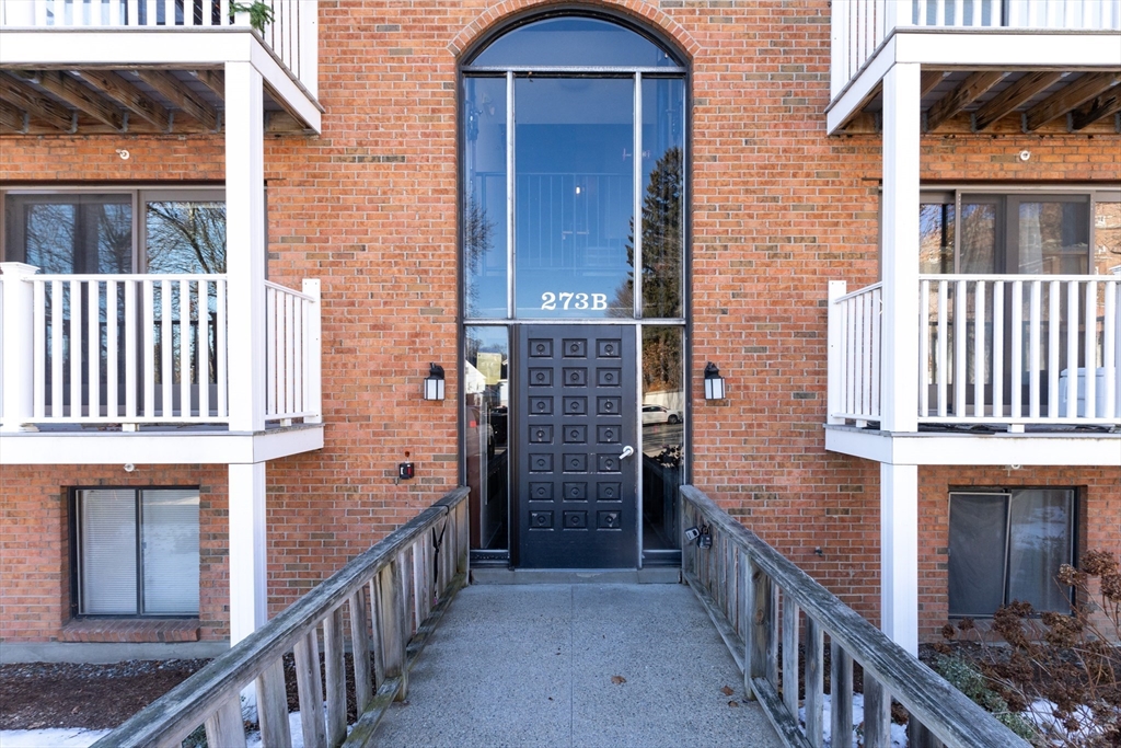 273 West Main St # B12 Property Photo 1