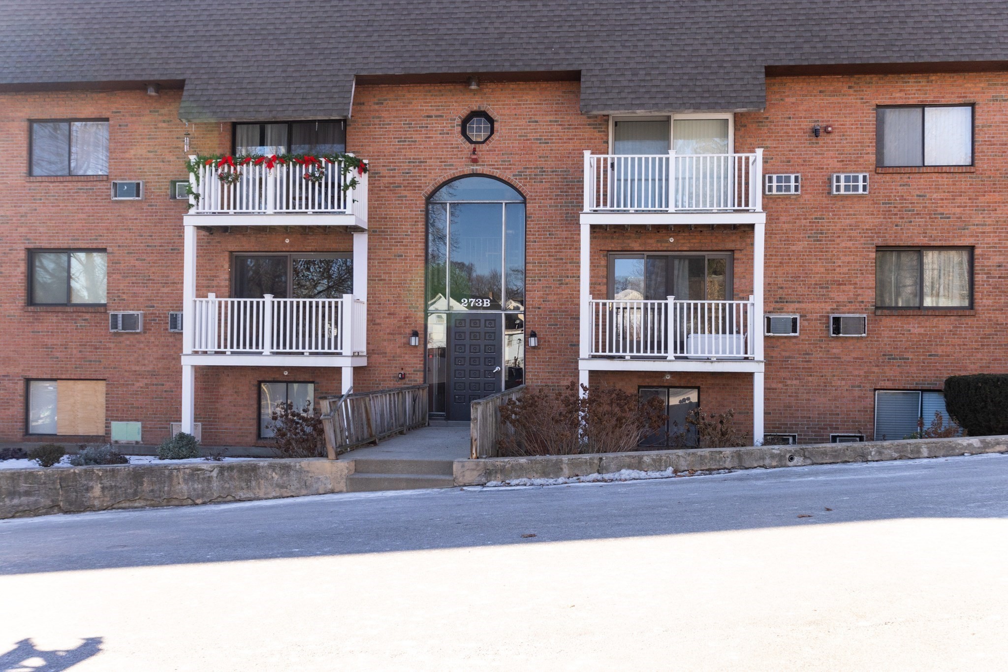 273 West Main St # B12 Property Photo 2