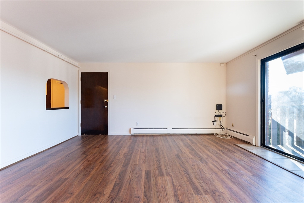 273 West Main St # B12 Property Photo 4