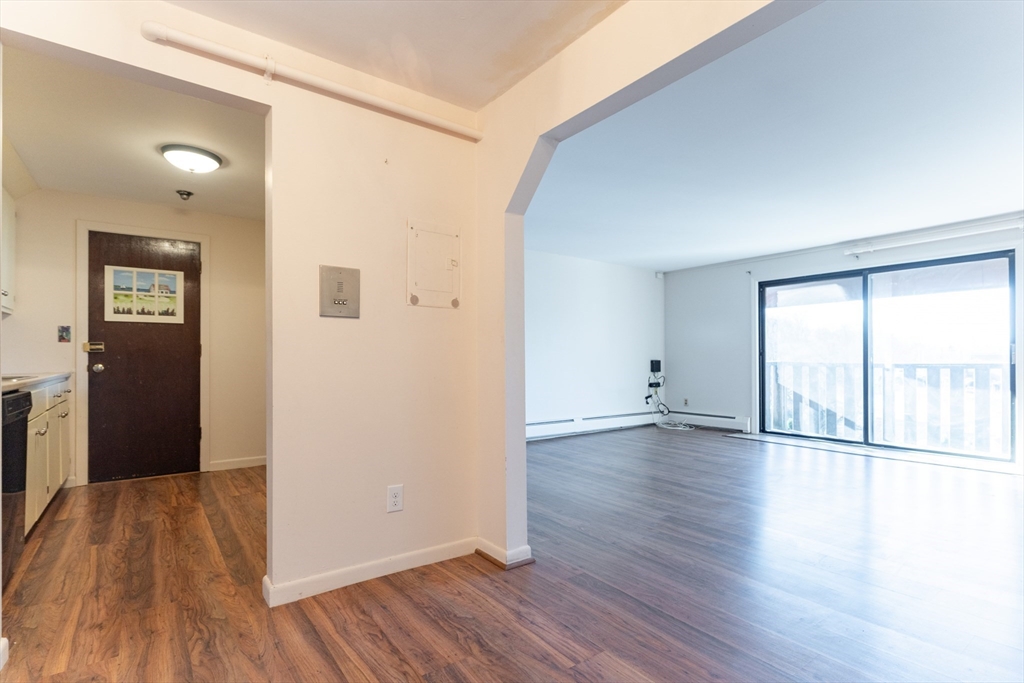 273 West Main St # B12 Property Photo 10