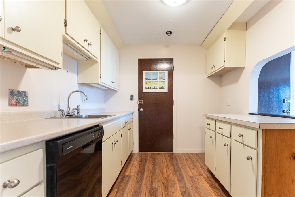 273 West Main St # B12 Property Photo 11