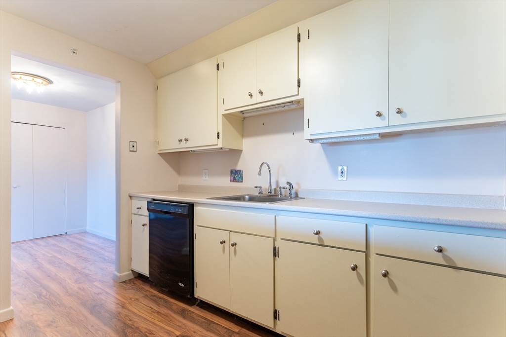 273 West Main St # B12 Property Photo 14