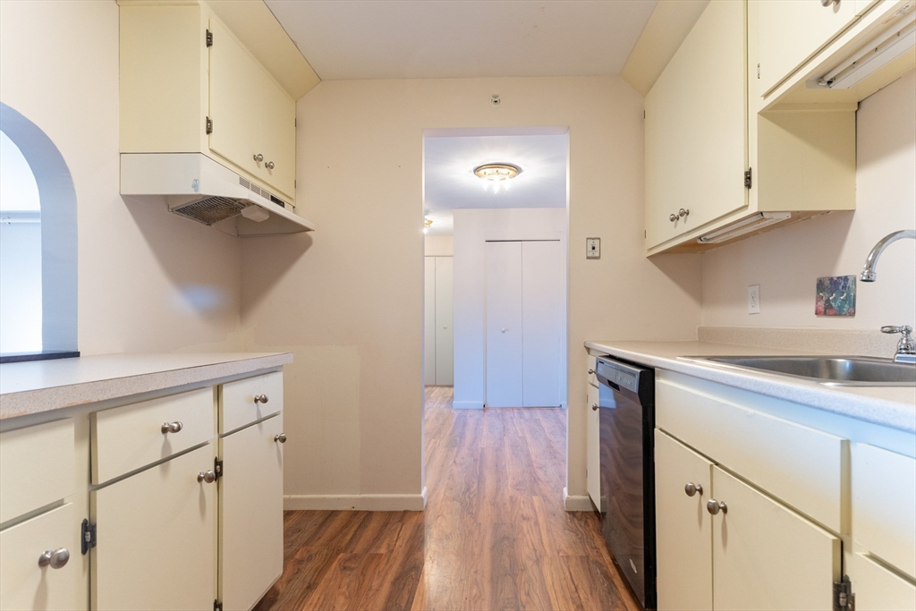 273 West Main St # B12 Property Photo 15
