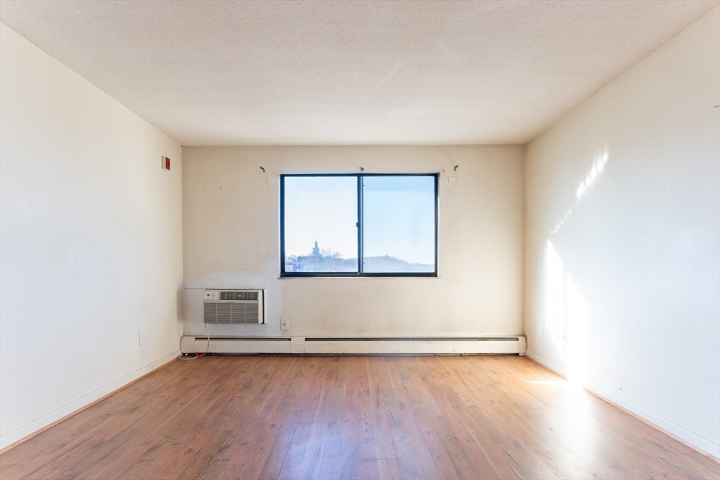 273 West Main St # B12 Property Photo 19