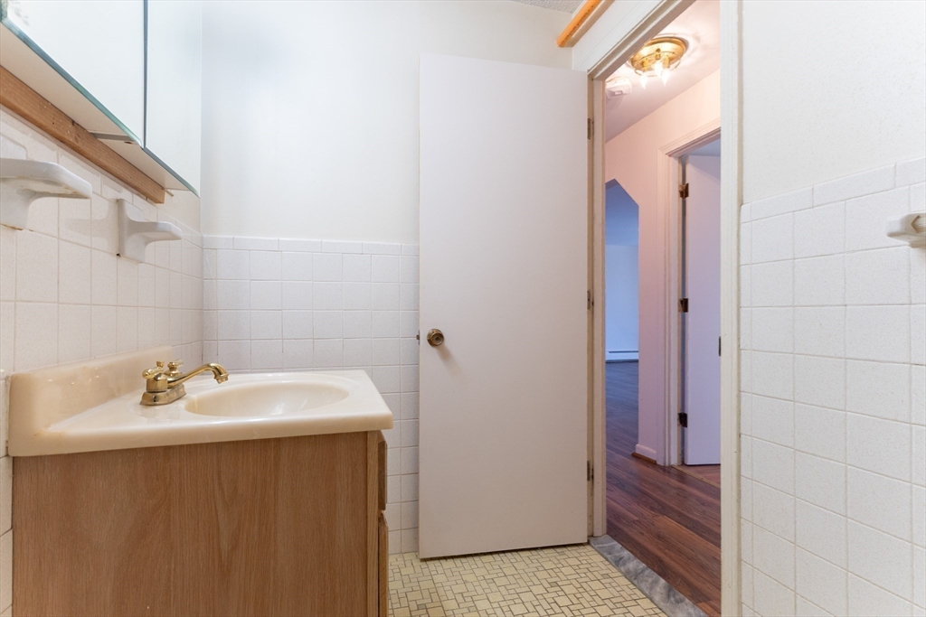 273 West Main St # B12 Property Photo 26
