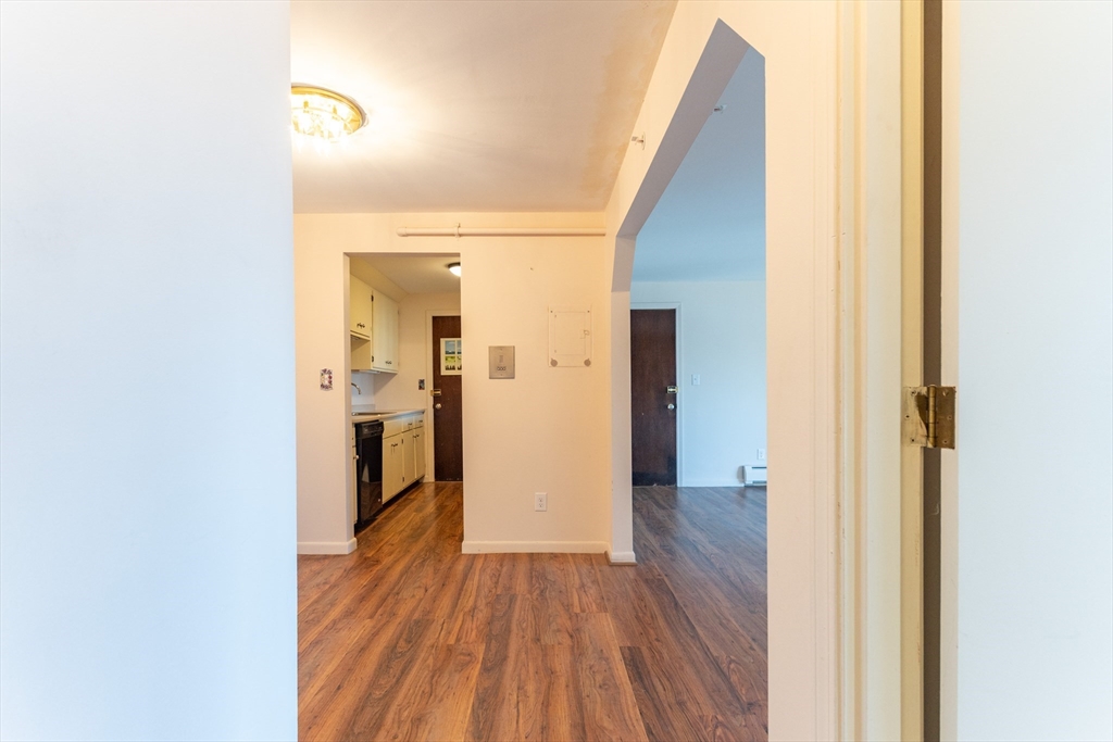 273 West Main St # B12 Property Photo 27