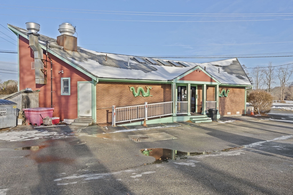300 Main St Property Photo 4