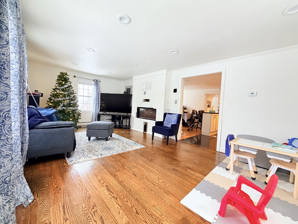 12 Danforth St Property Photo 2