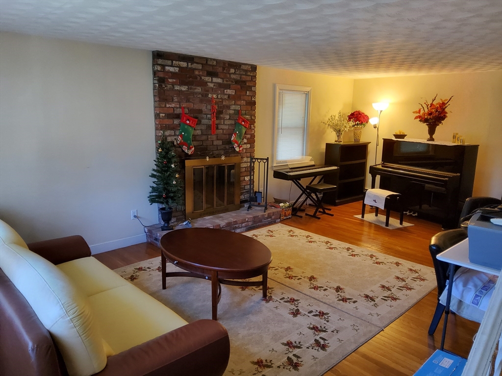 1696 Liberty St Property Photo 4