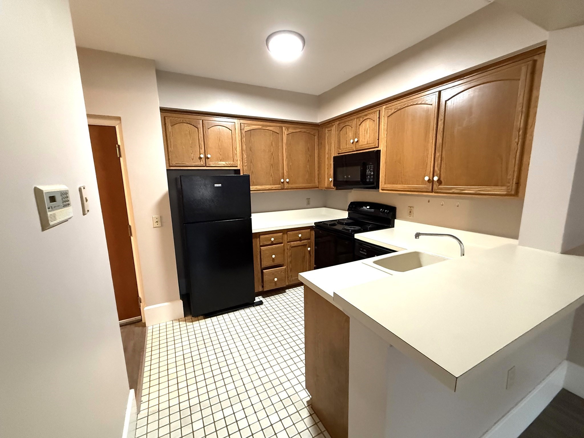 34 Sumner Ave # 208 Property Photo 2