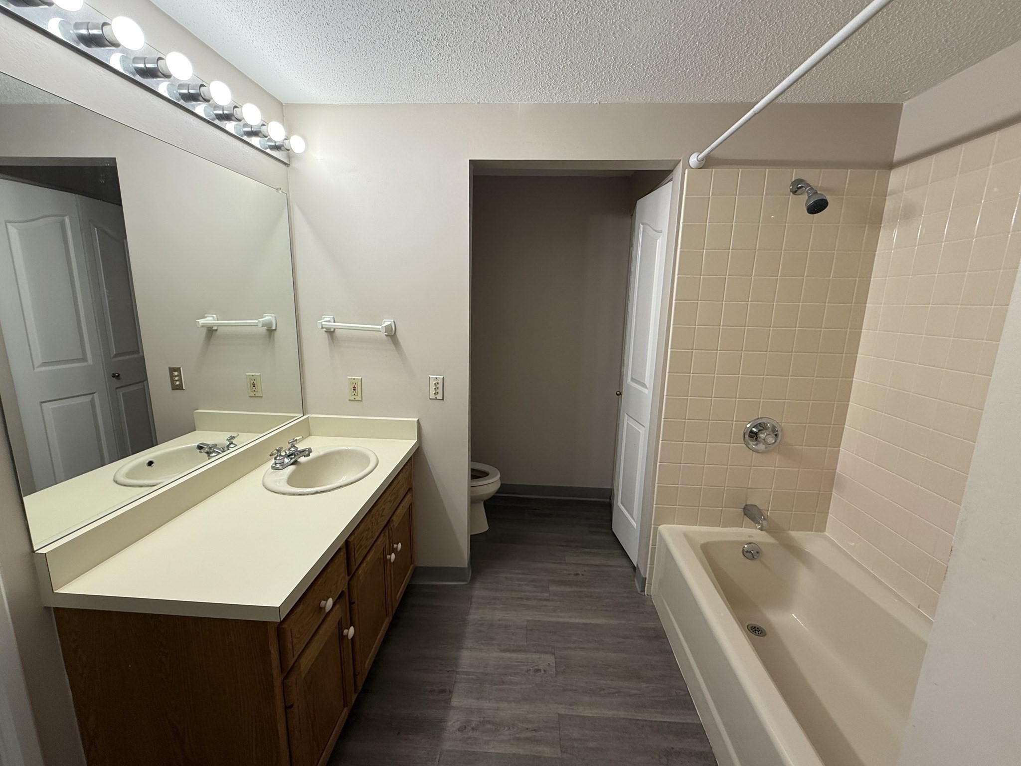 34 Sumner Ave # 208 Property Photo 5