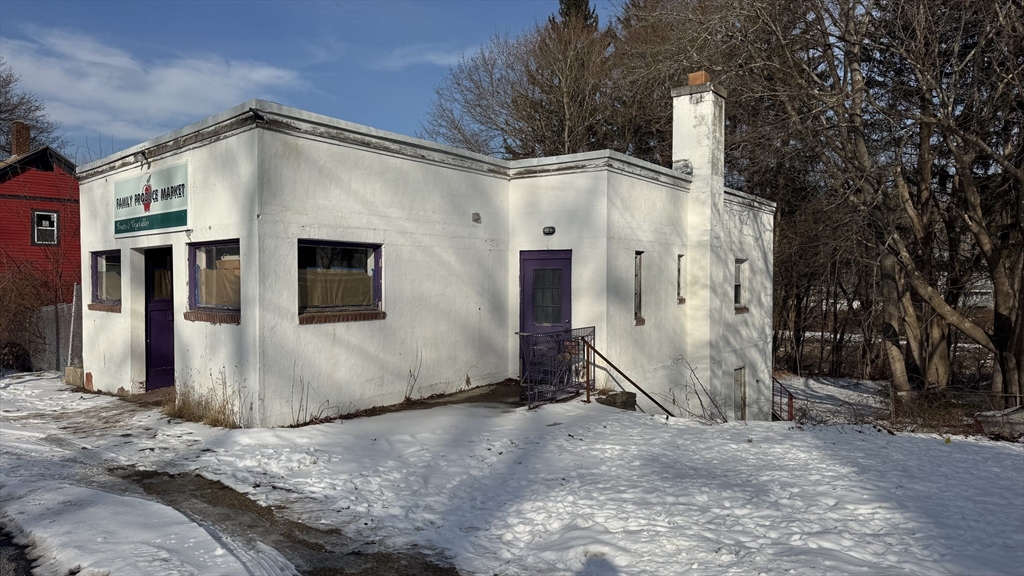 54 Commercial St Property Photo 4