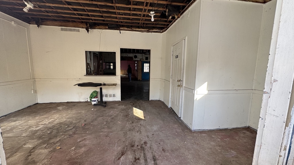 54 Commercial St Property Photo 18