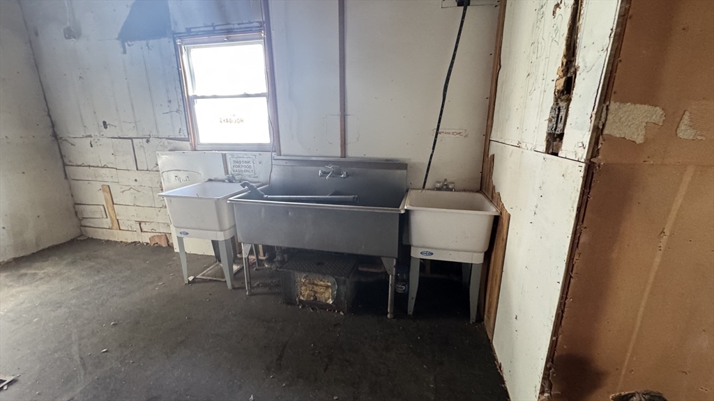 54 Commercial St Property Photo 22