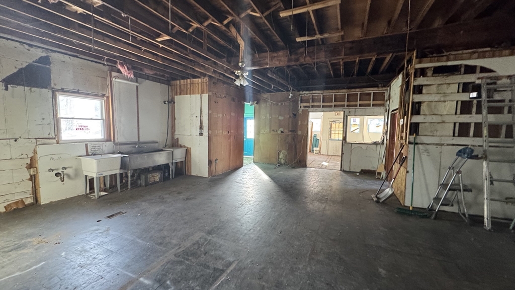 54 Commercial St Property Photo 23