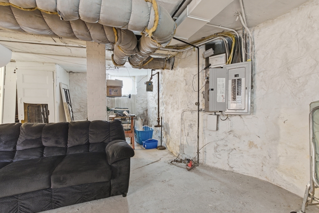 35 Algonquin St Property Photo 30