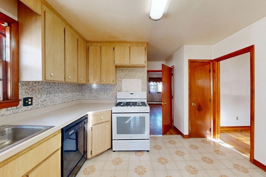 61 Fawndale Rd Property Photo 8