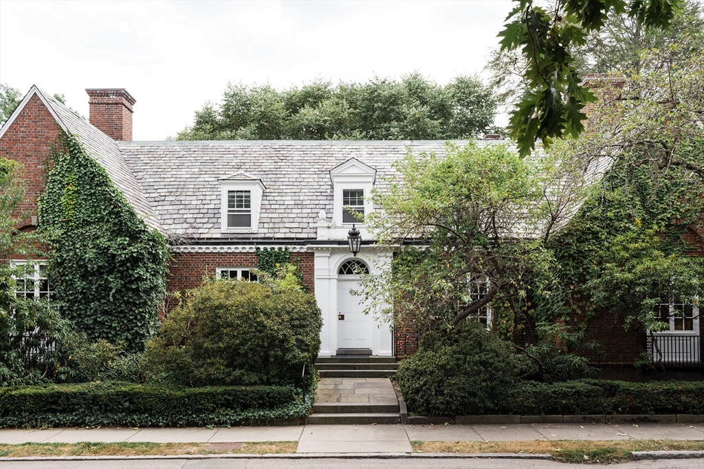 180 Ivy St Property Photo 1