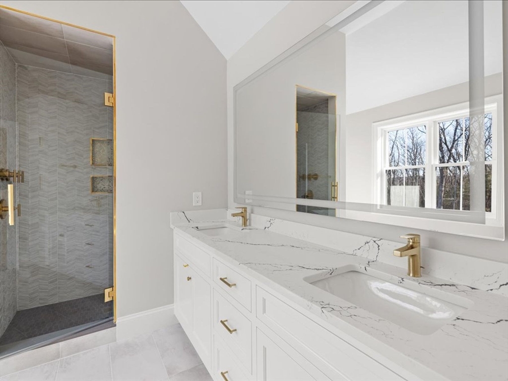 10 Lorenzo Drive Property Photo 16