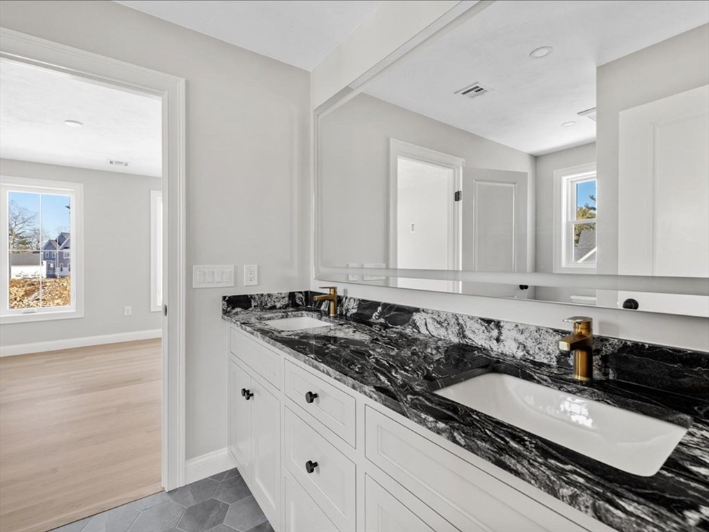 10 Lorenzo Drive Property Photo 18