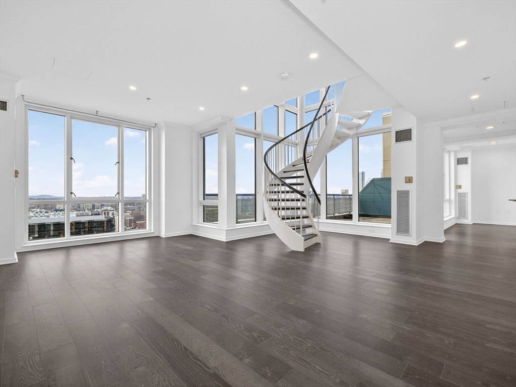 1 Nassau St # 2207 Property Photo 4