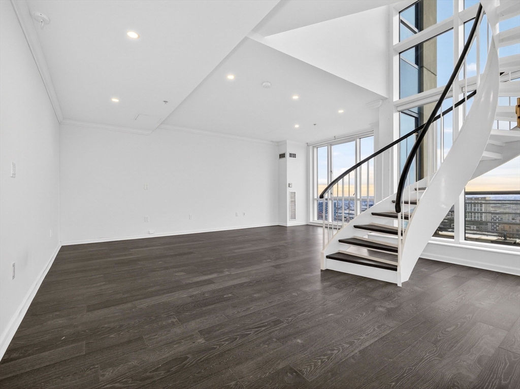1 Nassau St # 2207 Property Photo 5
